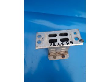 Wspornik/mocowanie belki zderzaka przedniego praw. TOYOTA PRIUS - 30 09-17