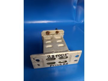 wspornik wzmocnienia przedniego zderzaka praw. TOYOTA PRIUS - 30 09-17