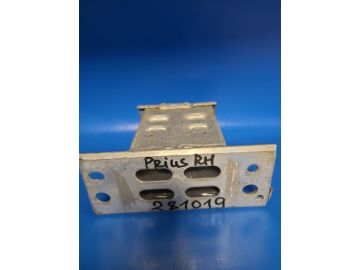 Wspornik/mocowanie belki zderzaka przedniego praw. TOYOTA PRIUS - 30 09-17