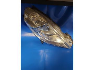 Reflektor Lampa przednia praw. NISSAN LEAF 10-17