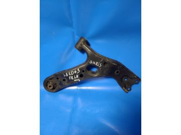 Dolne ramię przedniego zawieszenia lew. TOYOTA AURIS 06-12