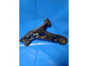 Dolne ramię przedniego zawieszenia praw. TOYOTA AURIS 06-12