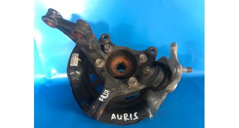 zwrotnica przed. lew. TOYOTA AURIS 06-12