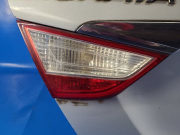 Lampa tylna wewnętrzna lew. HYUNDAI SONATA YF 10-14
