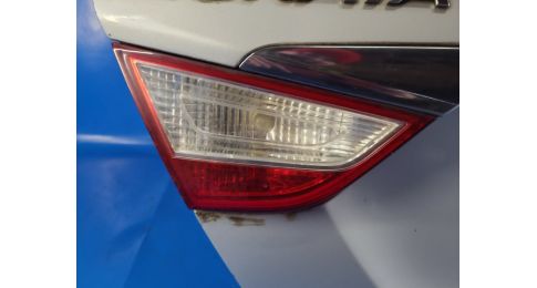 Lampa tylna wewnętrzna lew. HYUNDAI SONATA YF 10-14