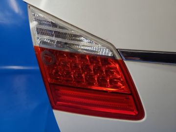 Lampa tylna wewnętrzna lew. HYUNDAI GENESIS SEDAN 08-13