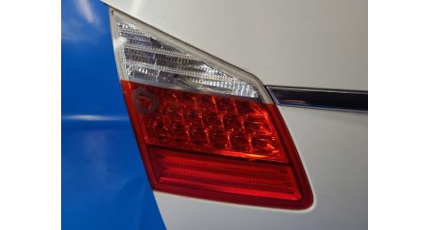 Lampa tylna wewnętrzna lew. HYUNDAI GENESIS SEDAN 08-13