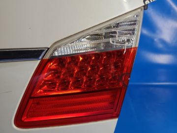 Lampa tylna wewnętrzna praw. HYUNDAI GENESIS SEDAN 08-13