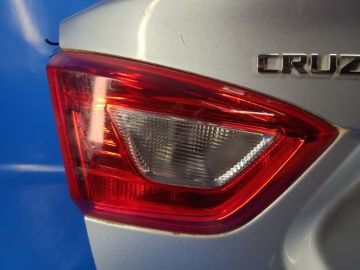 Lampa tylna wewnętrzna lew. CHEVROLET CRUZE 15-