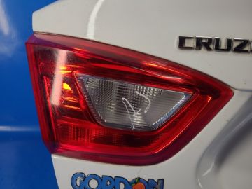 Lampa tylna wewnętrzna lew. CHEVROLET CRUZE 15-
