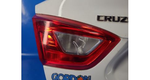 Lampa tylna wewnętrzna lew. CHEVROLET CRUZE 15-