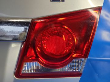 Lampa tylna wewnętrzna praw. CHEVROLET CRUZE 08-15