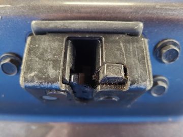 zamek pokrywy bagażnika TOYOTA PRIUS PLUS 11-14