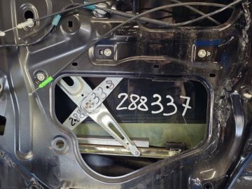 Podnośnik szyby przed. praw. TOYOTA RAV4 05-12