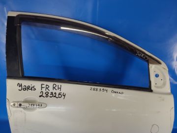 Szyba drzwi przed. praw. TOYOTA YARIS 05–11