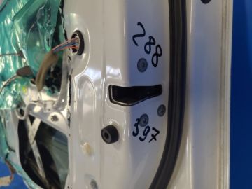 Zamek drzwi przed. praw. TOYOTA YARIS 05–11