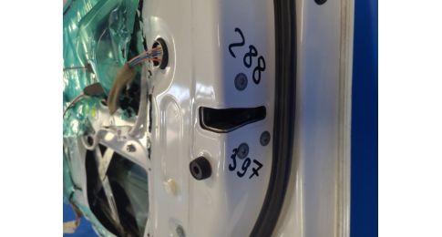 Zamek drzwi przed. praw. TOYOTA YARIS 05–11