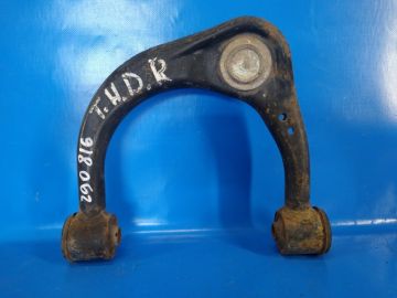 Górne ramię przedniego zawieszenia praw. TOYOTA HILUX 2015–