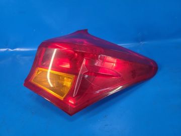 Lampa Tylna praw. TOYOTA AURIS 13-18