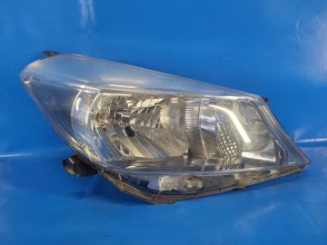 Reflektor Lampa przednia praw. TOYOTA YARIS 11-20