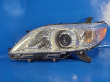 Reflektor Lampa przednia lew. TOYOTA SIENNA 11-16
