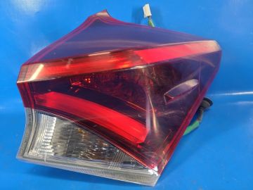 Lampa Tylna praw. TOYOTA AURIS 13-18