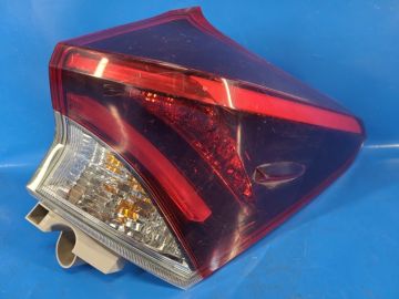 Lampa Tylna praw. TOYOTA AURIS 13-18