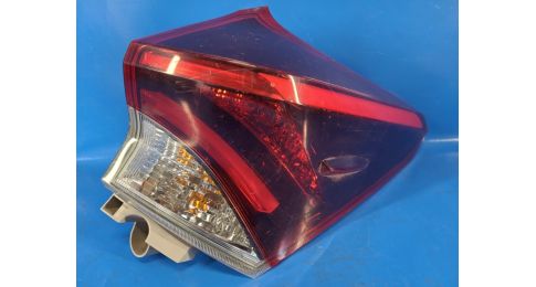 Lampa Tylna praw. TOYOTA AURIS 13-18