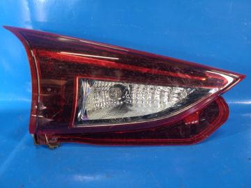 Lampa tylna wewnętrzna lew. MAZDA 3 BM 13-19