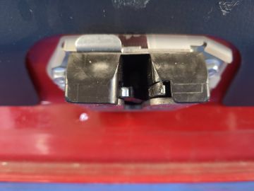 zamek pokrywy bagażnika SUZUKI SX4 06-13