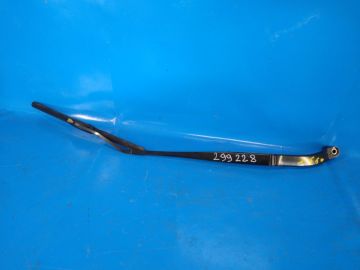 Ramię przedniego wycieraczka praw. NISSAN SENTRA B17 12-21