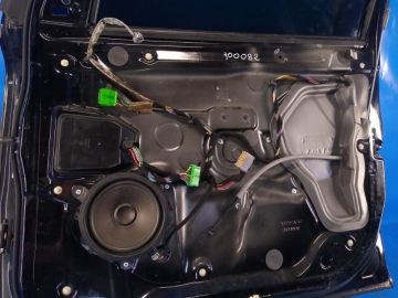 Podnośnik szyby przed. praw. VOLVO XC90 02–16