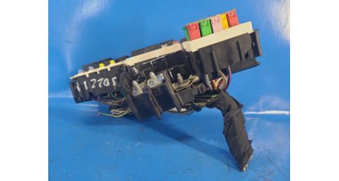 Skrzynka bezpiecznikow wewnętrznych FORD MUSTANG 15- Skrzynka bezpiecznikow wewnętrznych FORD MUSTANG 15-