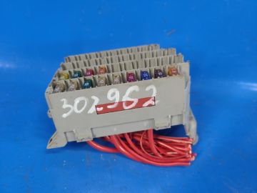 Skrzynka bezpiecznikow wewnętrznych VOLVO XC70 00–07