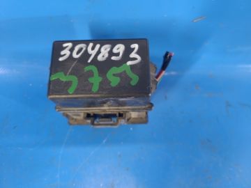 Skrzynka bezpieczników komora silnika CHRYSLER 200 10-14