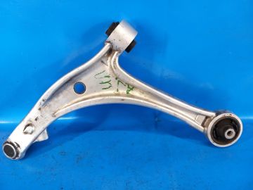 Dolne ramię przedniego zawieszenia praw. HONDA ODYSSEY 05-10