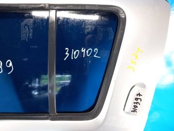 Stała szyba drzwi tyl. lew. NISSAN PATHFINDER R51 04-14