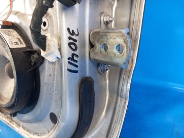 Dolny zawias drzwi tyl. lew. NISSAN PATHFINDER R51 04-14