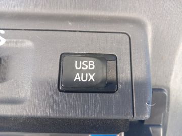 Adapter USB TOYOTA PRIUS PLUS 11-14
