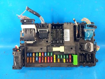 Skrzynka bezpiecznikow wewnętrznych FORD FUSION 14-