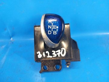 dźwignia automatycznej skrzyni biegów TOYOTA PRIUS - 30 09-17