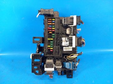 Skrzynka bezpiecznikow wewnętrznych FORD MUSTANG 15-