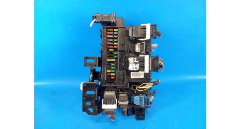 Skrzynka bezpiecznikow wewnętrznych FORD MUSTANG 15-