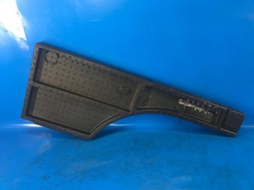 Pas podłogi bagażnika praw. FORD FOCUS 10-18