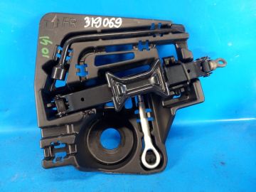 Skrzynka narzędziowa TOYOTA PRIUS - 30 09-17