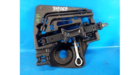 Skrzynka narzędziowa TOYOTA PRIUS - 30 09-17