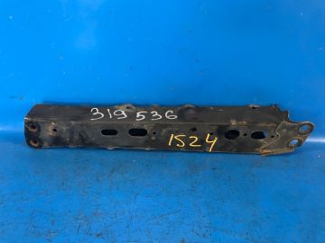 wspornik mocowania przedniej konsoli praw. TOYOTA PRIUS PLUS 11-14