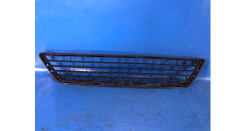 Grill przedniego zderzaka NISSAN SENTRA B17 12-21 Grill przedniego zderzaka NISSAN SENTRA B17 12-21