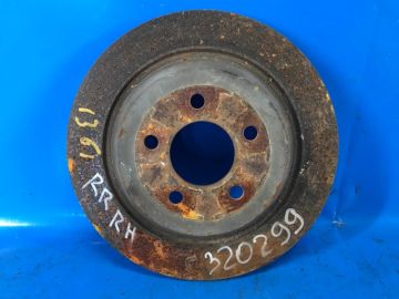 Tylna tarcza hamulcowa praw. FORD MUSTANG 15-