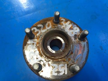 Piasta przed. praw. TOYOTA PRIUS PLUS 11-14